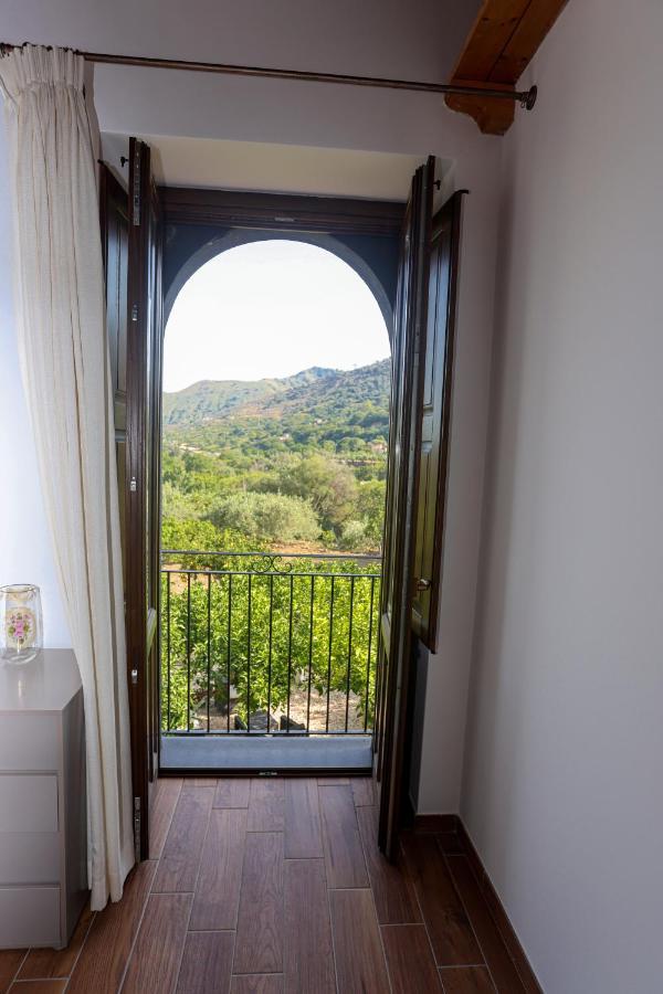 Hotel La Porta Delle Gole Motta Camastra Exteriér fotografie