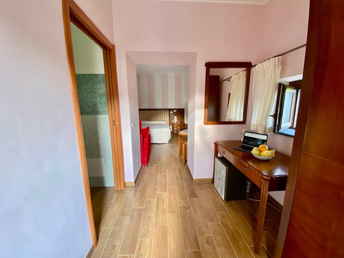 Hotel La Porta Delle Gole Motta Camastra Exteriér fotografie